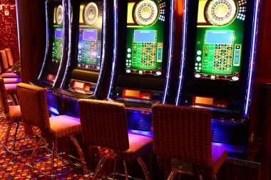 Live dealer at blackjack table streaming to mobile phone